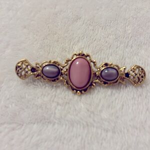 1928 Brand Victorian Style Oval Pink Purple Glass Cab Bar Brooch